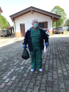 Luigi Suanno con mascherine e protezioni