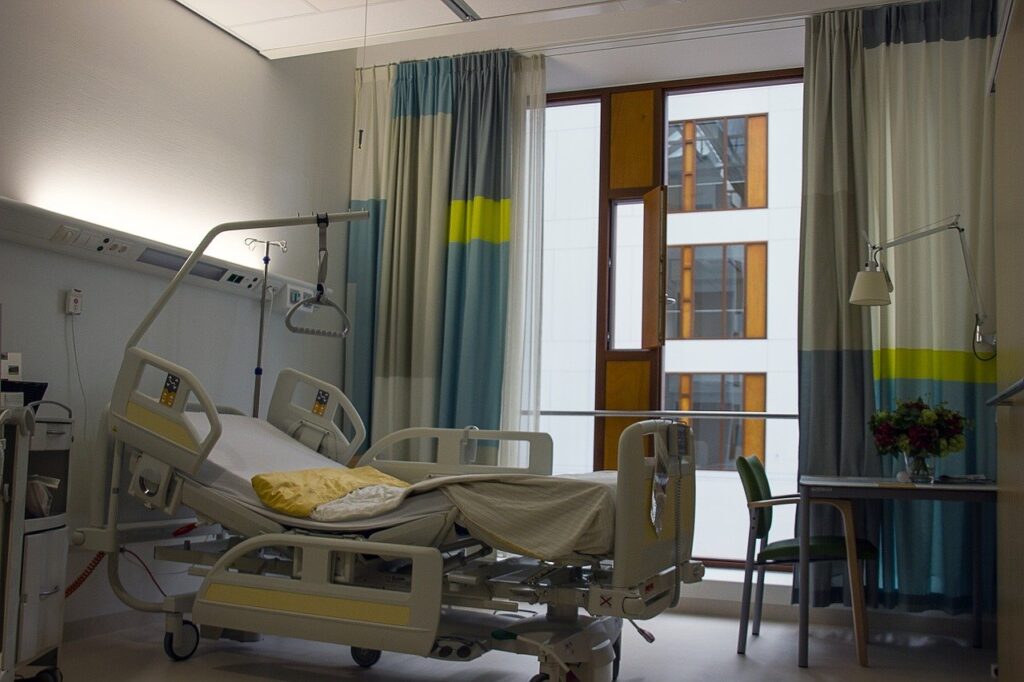 Osservatorio 31-07 ospedale letto vuoto