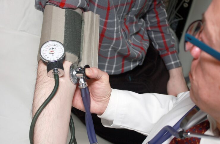 03 PP Nuova sanità - medico pressione