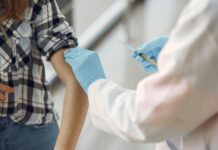 Scuola, si riparte dalla salute vaccini