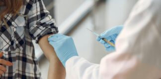 Scuola, si riparte dalla salute vaccini