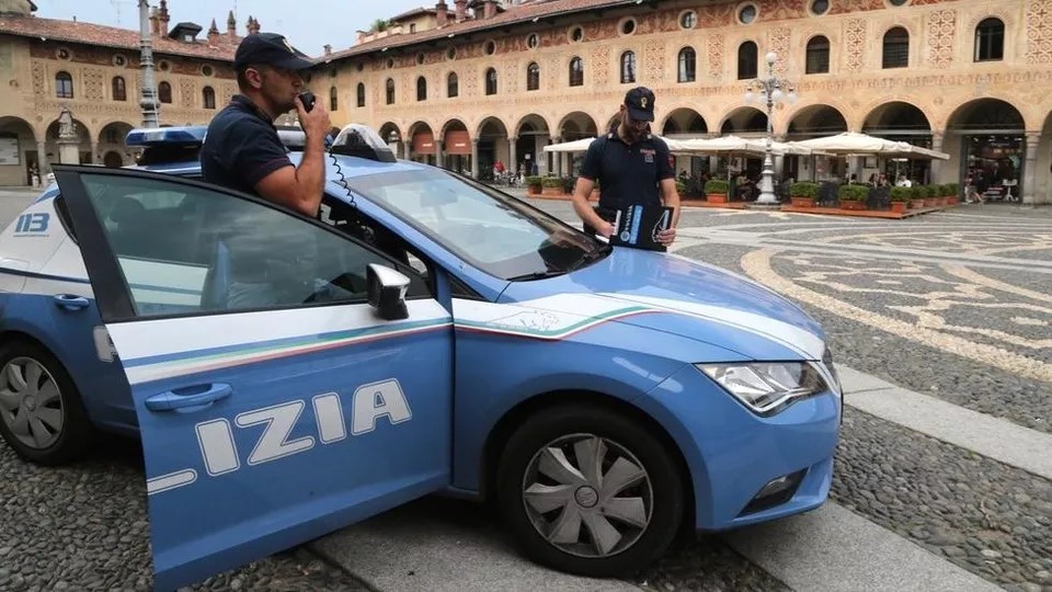 Agenti di Polizia in piazza a Vigevano
