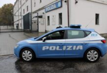 Rapinano il vicino di casa, arrestati marito e moglie