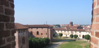 Vigevano, «Insieme compatti per il Castello»