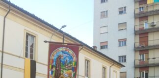 Mortara, la Contrada Sant’Albino trionfa al palio dell’oca La contrada Sant'Albino di Mortara dopo la vittoria del palio dell'oca