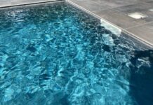 Donna di 36 anni annegata nella piscina di casa
