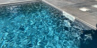 Donna di 36 anni annegata nella piscina di casa
